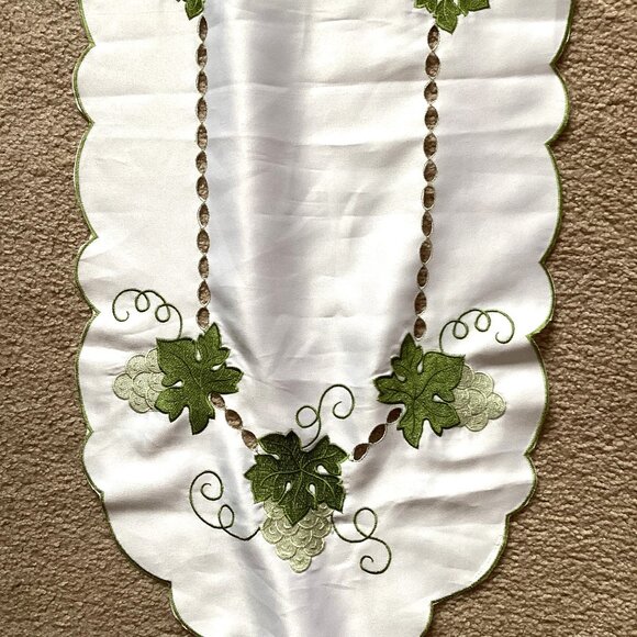 2 Christmas Table Runners White & Cream Festive Table Linens - Picture 5 of 5